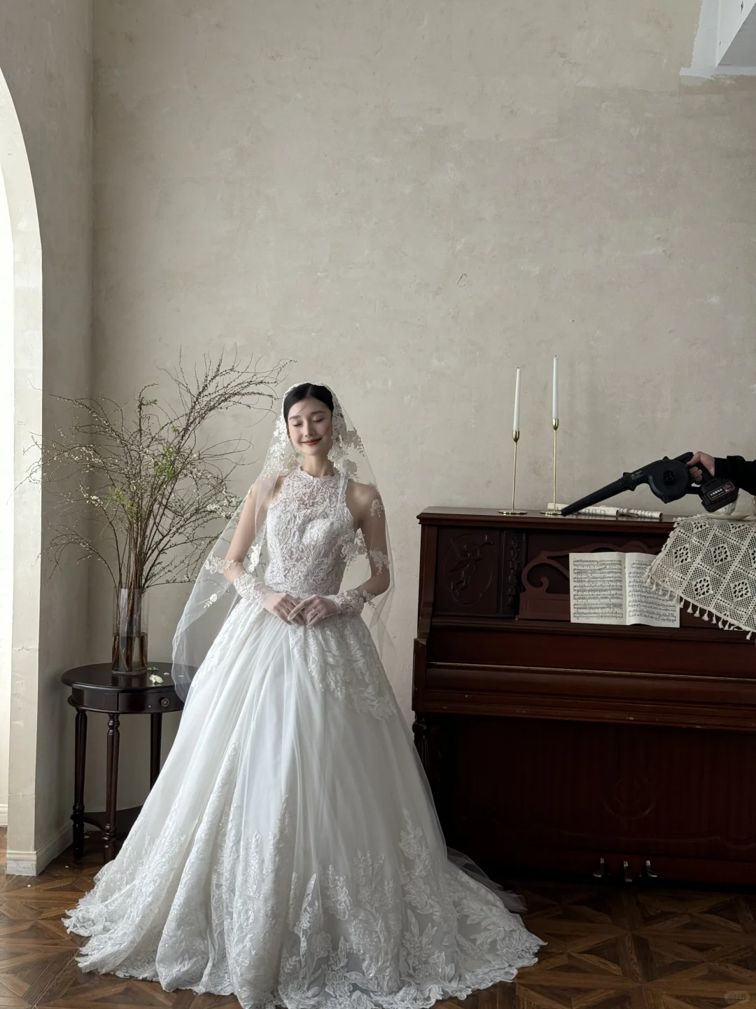 Vintage Ball Gown Halter White Tulle Lace With Veil Gloves Long Wedding Dresses