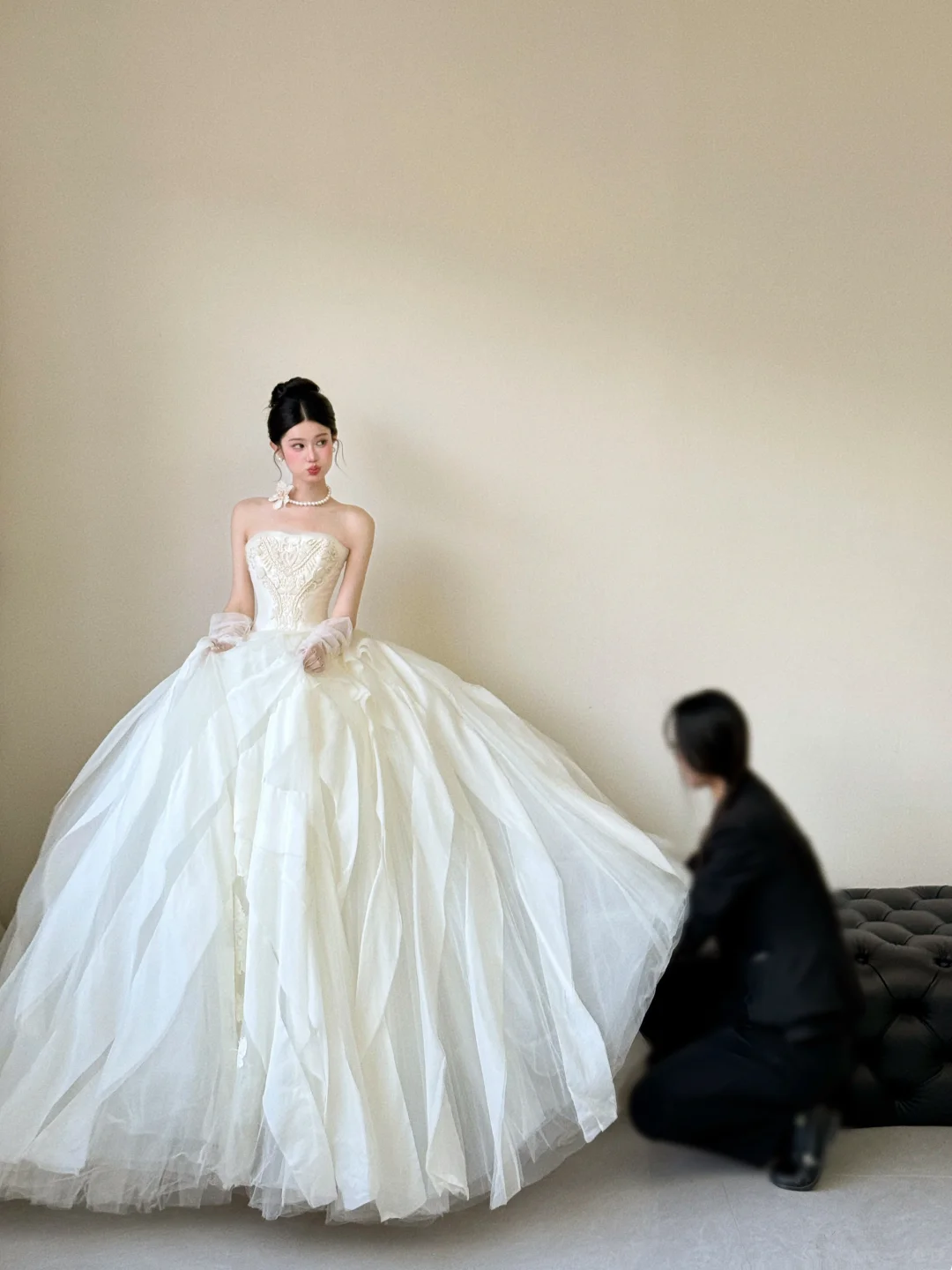 Princess Ball Gown Strapless White Satin Tulle Applique With Gloves Long Wedding Dresses