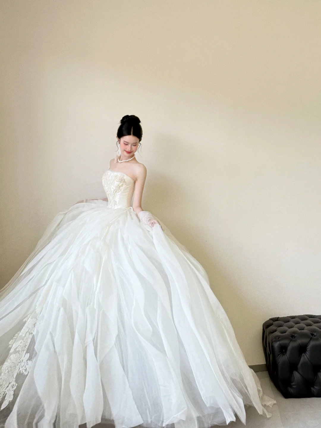 Princess Ball Gown Strapless White Satin Tulle Applique With Gloves Long Wedding Dresses