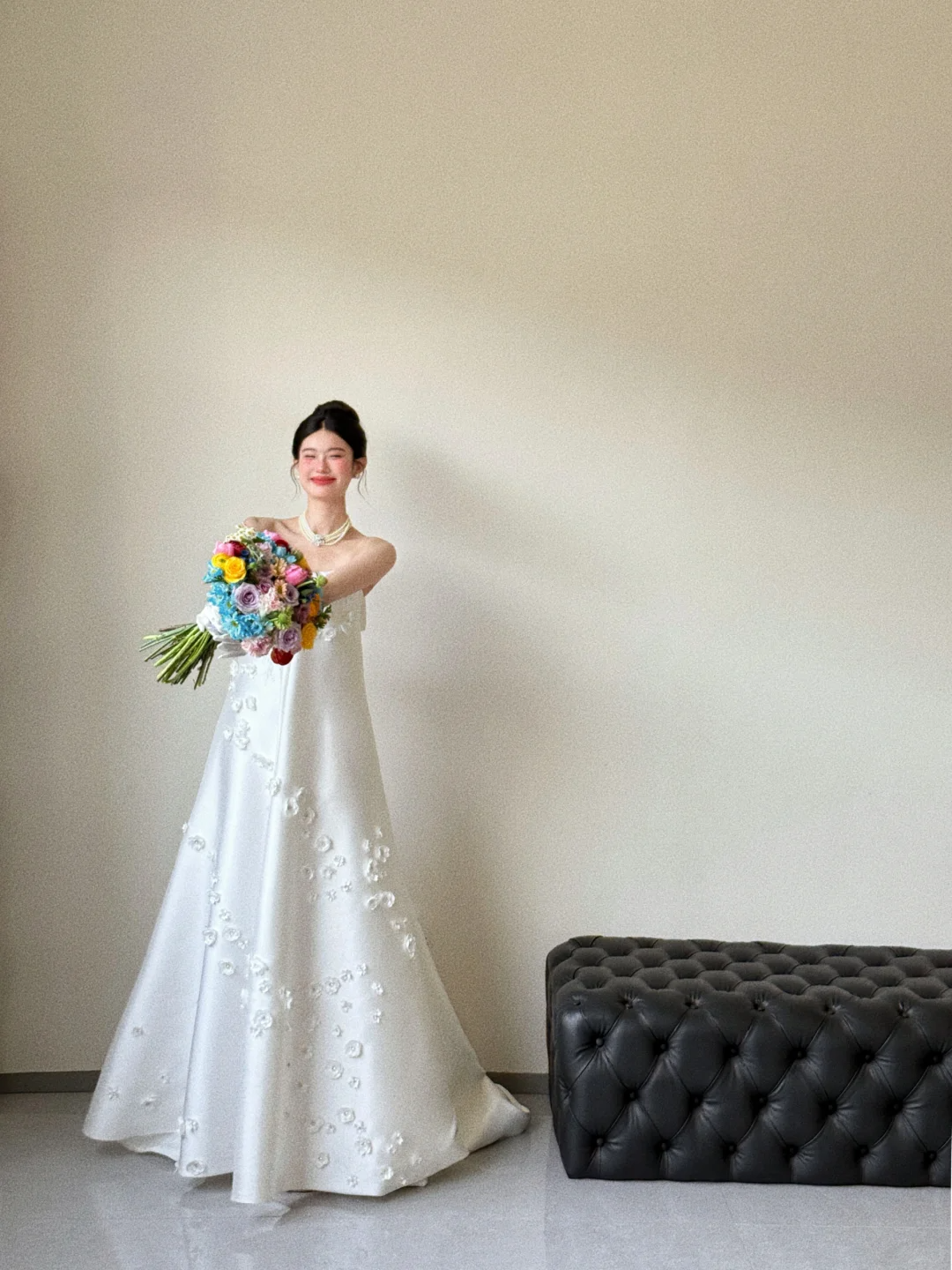 Elegant Strapless White Satin Applique With Gloves Long Wedding Dresses