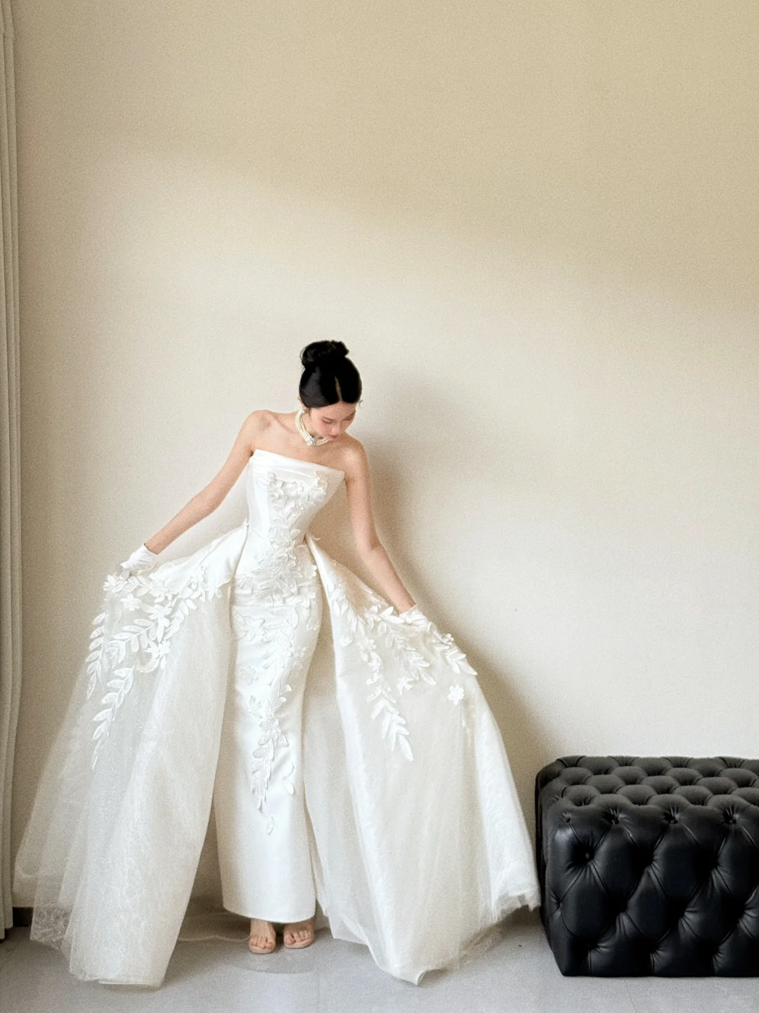 Unique Mermaid Strapless White Satin Tulle Applique With Gloves Long Wedding Dresses