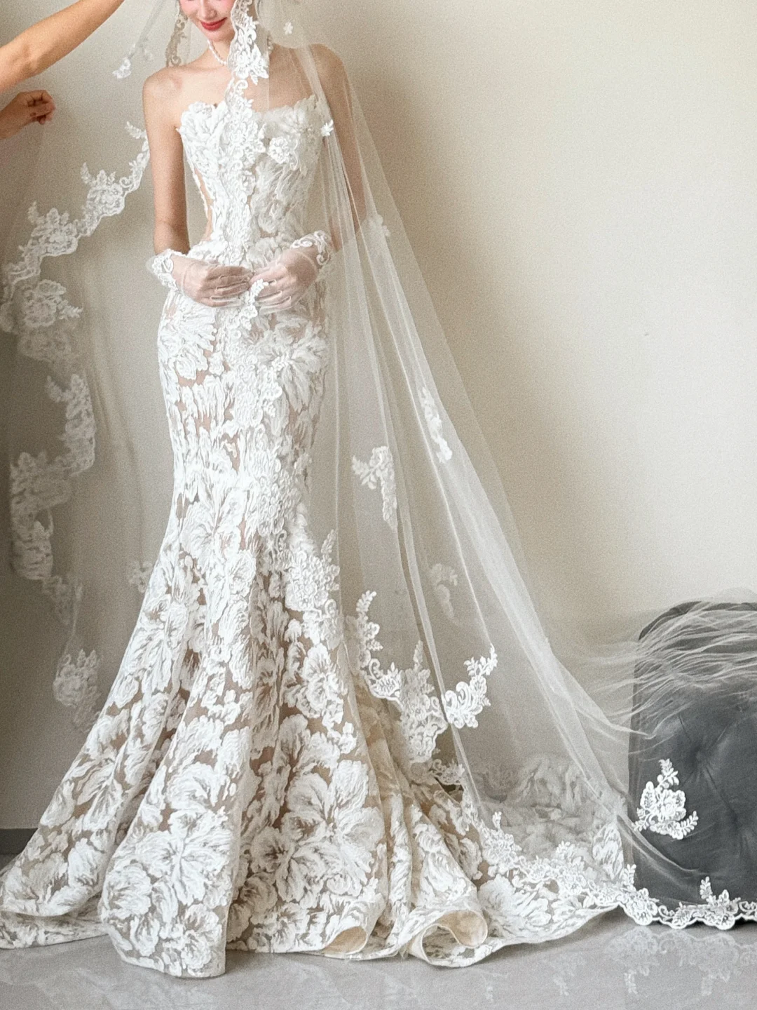 Dreamy Mermaid Strapless Tulle Applique With Gloves Long Wedding Dresses