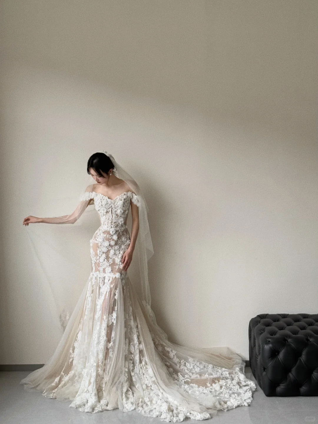 Elegant Mermaid Off The Shoulder Tulle Applique With Veil Long Wedding Dresses