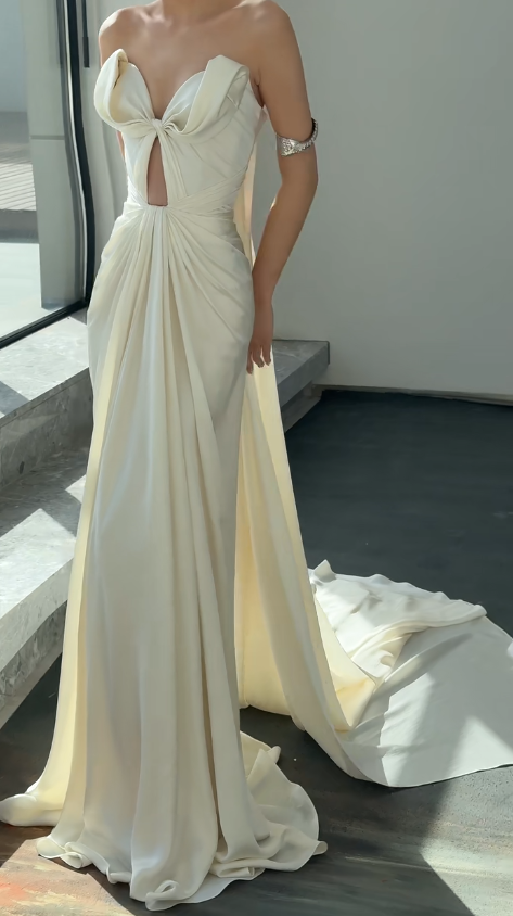 Unique Mermaid Strapless Satin Pleated With Veil Long Wedding Dresses