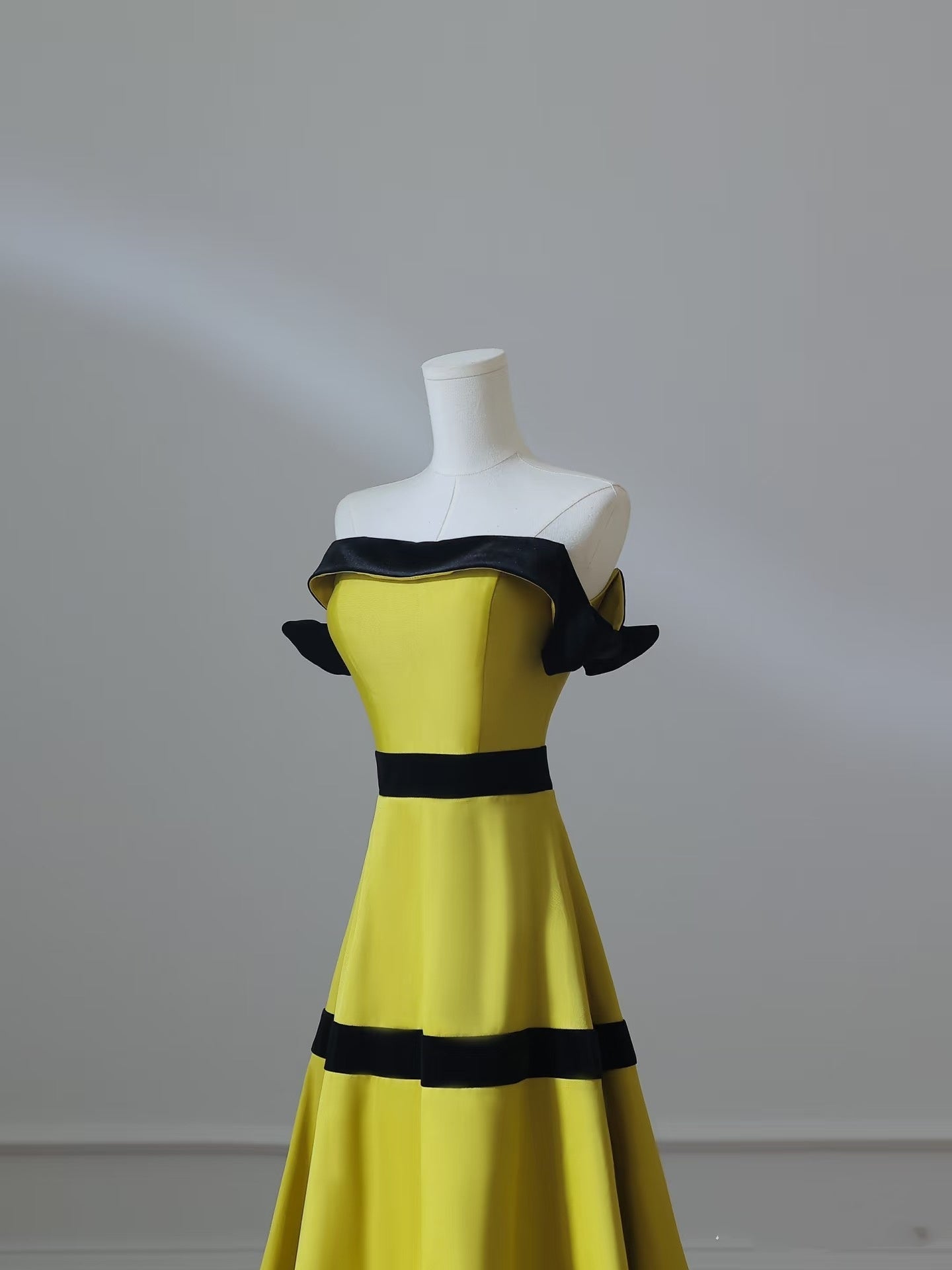 Sexy A Line Strapless Satin Yellow Long Prom Dresses Evening Gowns