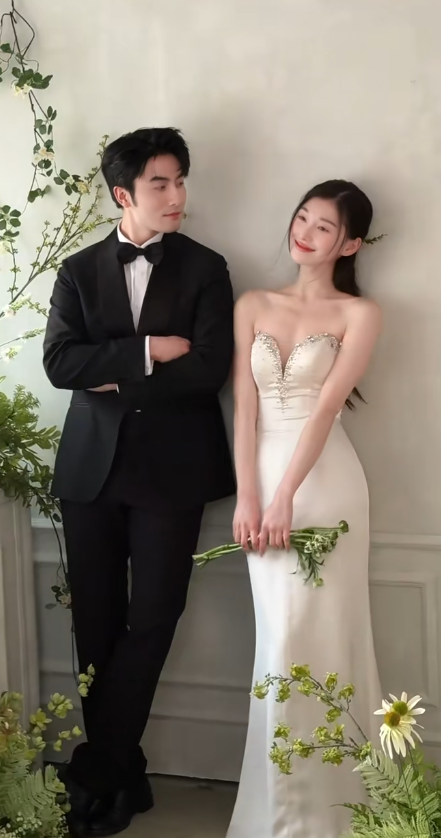 Elegant Mermaid Sweetheart Satin Beaded Long Wedding Dresses