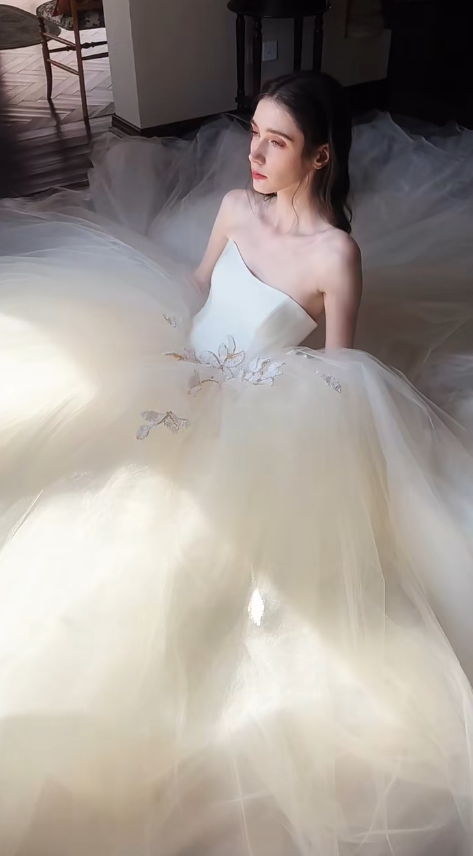 Pretty Ball Gown Strapless Satin Tulle Applique Long Wedding Dresses