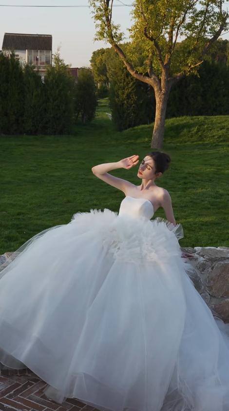 Simple Elegant Ball Gown Strapless Satin Tulle Long Wedding Dresses
