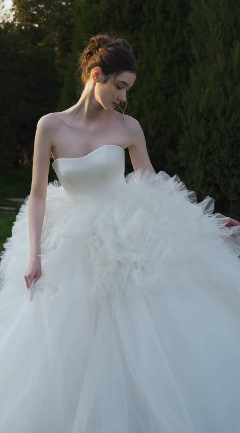 Simple Elegant Ball Gown Strapless Satin Tulle Long Wedding Dresses