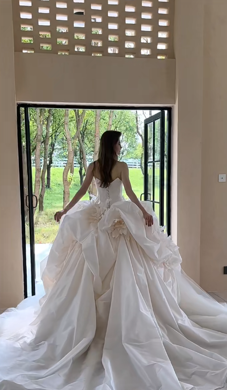 Vintage Ball Gown Strapless Satin Long Wedding Dresses