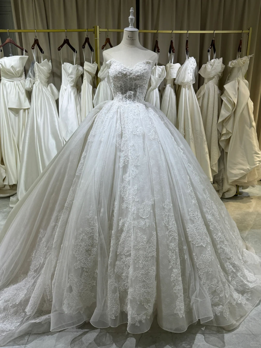Princess Ball Gown Off The Shoulder White Tulle Lace Long Wedding Dresses