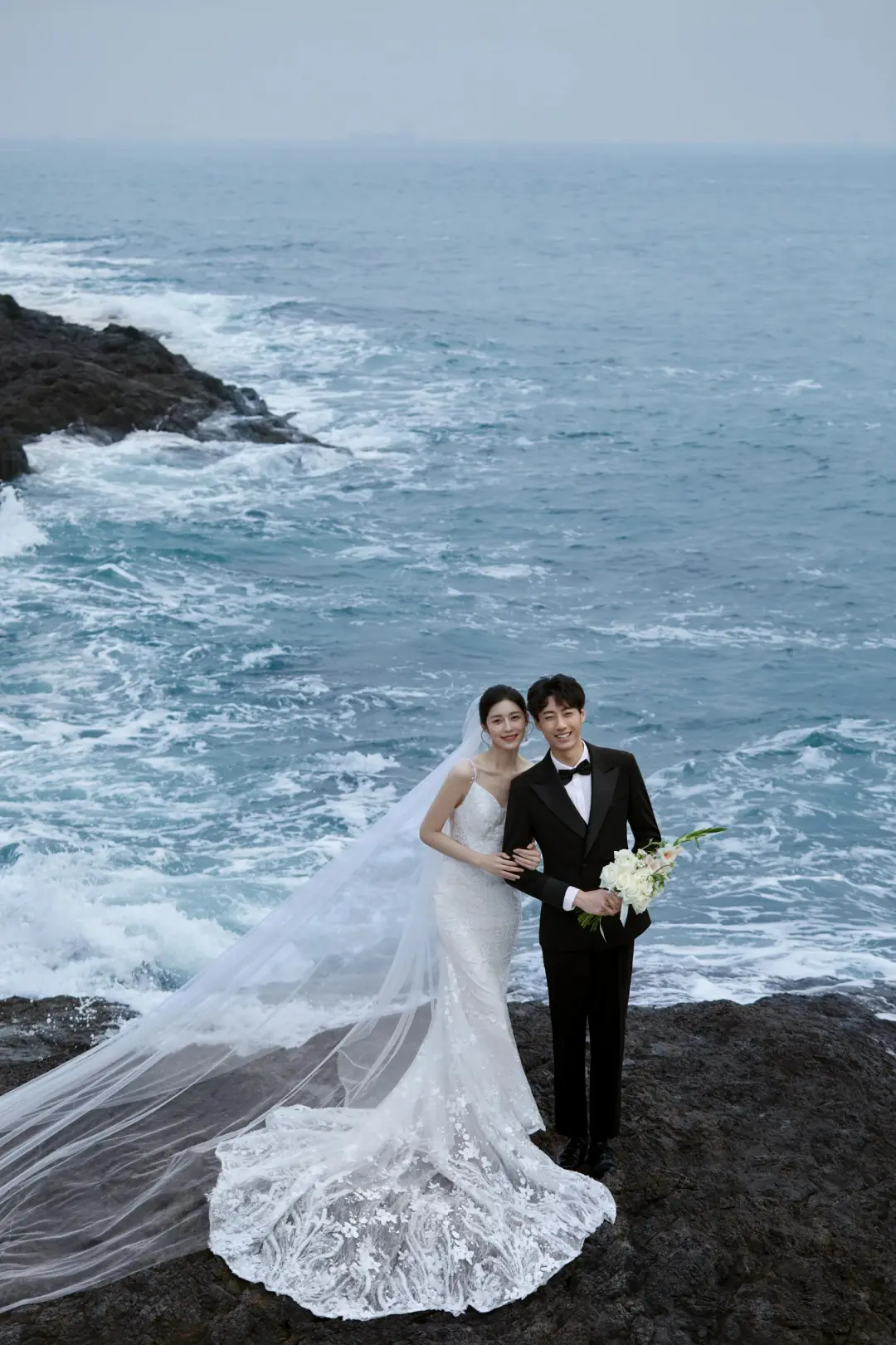 Unique Mermaid Spaghetti Strpas White Tulle Applique With Veil Long Wedding Dresses