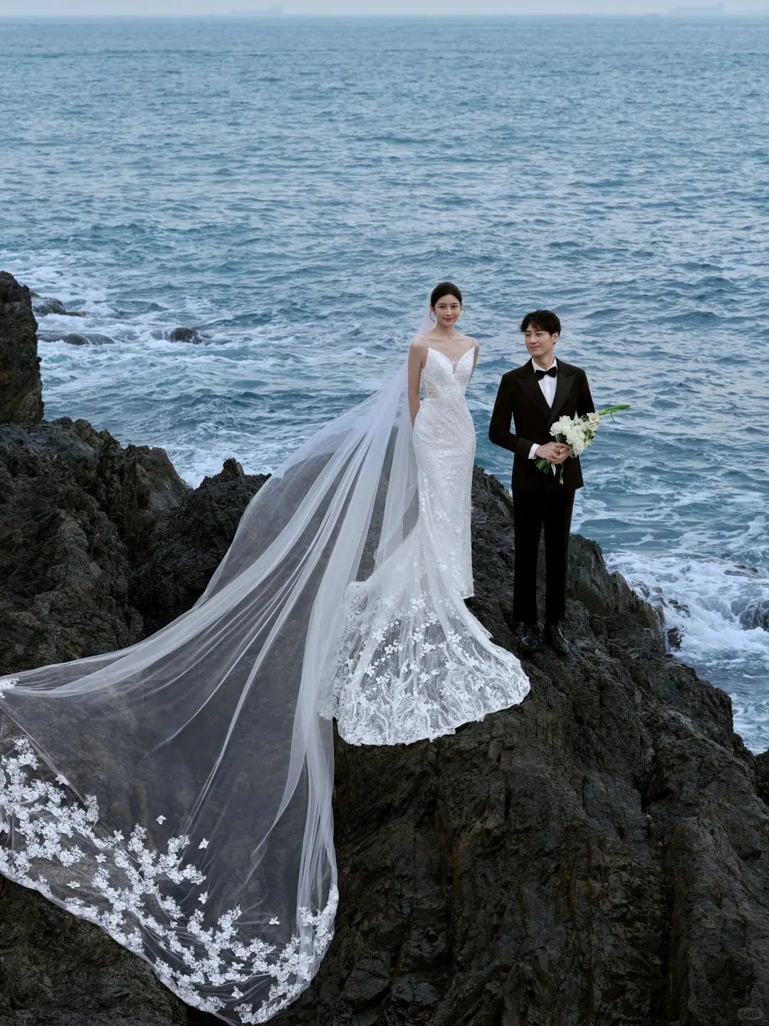 Unique Mermaid Spaghetti Strpas White Tulle Applique With Veil Long Wedding Dresses