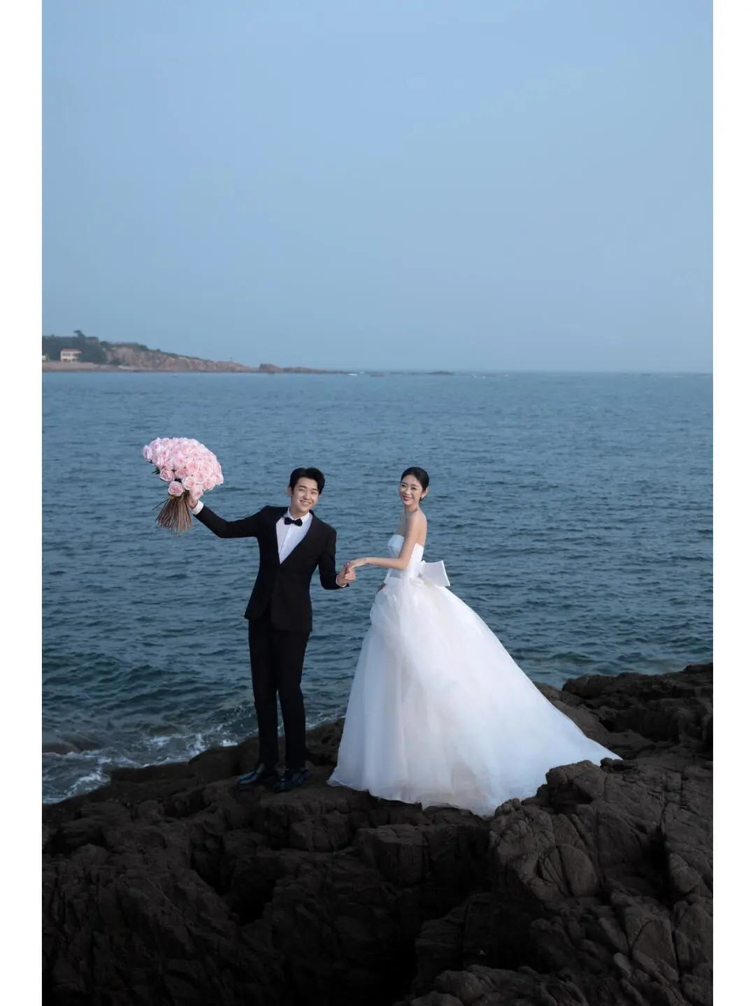 Elegant Ball Gown Strapless White Satin Tulle With Veil Long Wedding Dresses