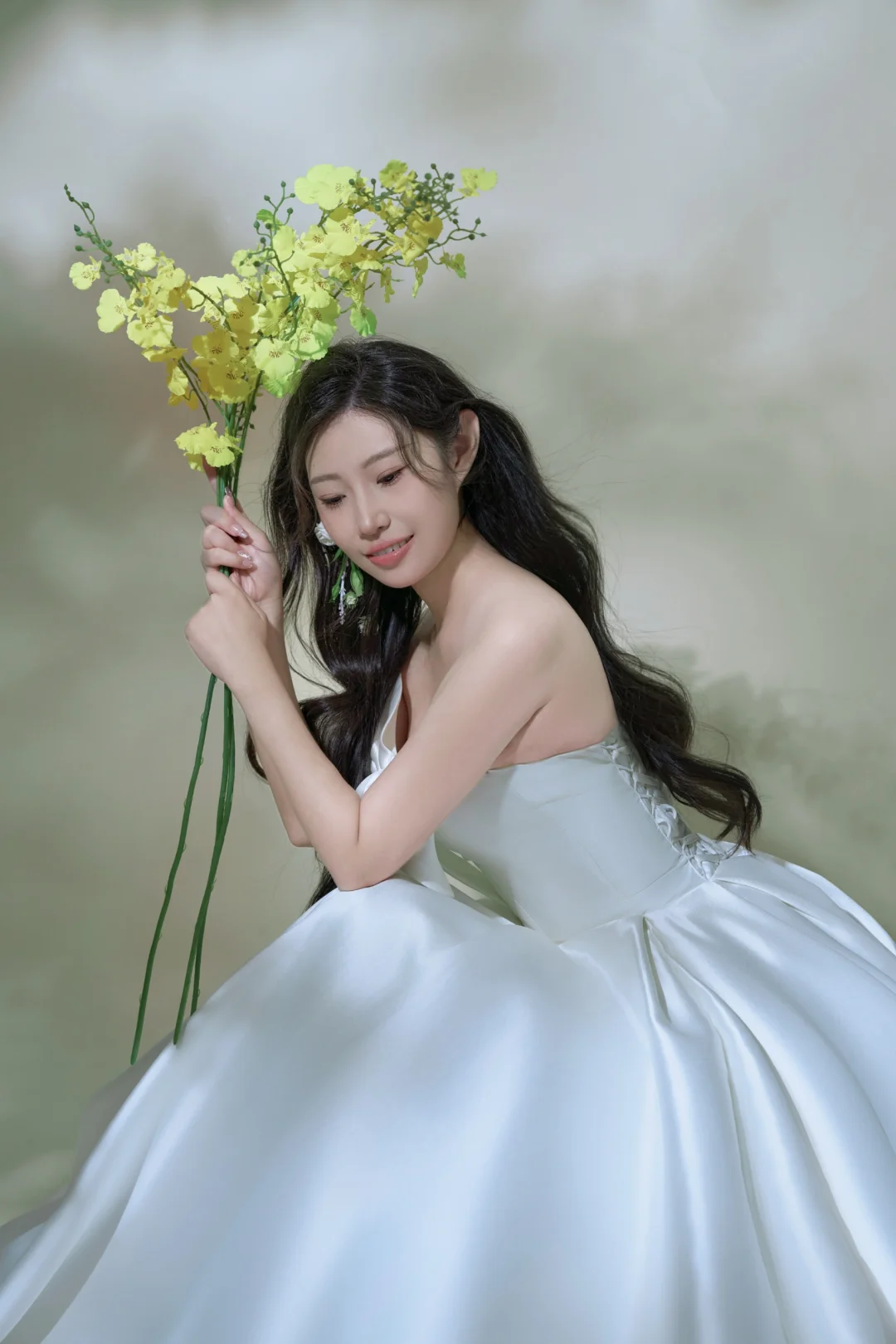 Elegant Ball Gown Off The Shoulder White Satin Long Wedding Dresses