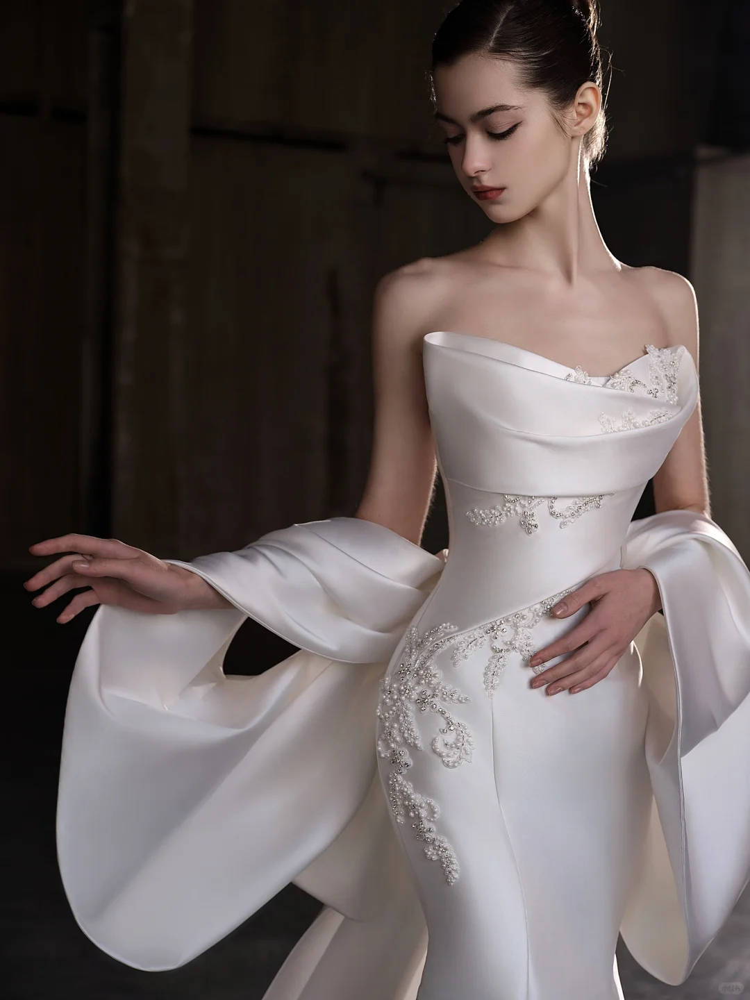Elegant Mermaid Strapless Satin Applique Long Wedding Dresses