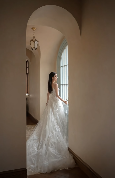 Dreamy Ball Gown Spaghetti Straps Tulle Lace Applique Long Wedding Dresses