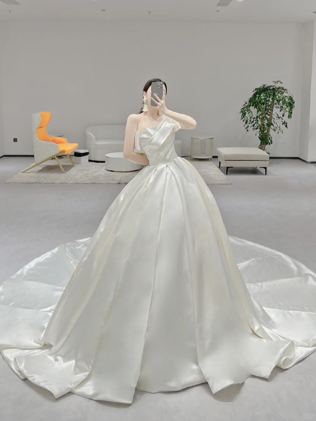 Elegant Ball Gown Strapless Satin Pleated Long Wedding Dresses