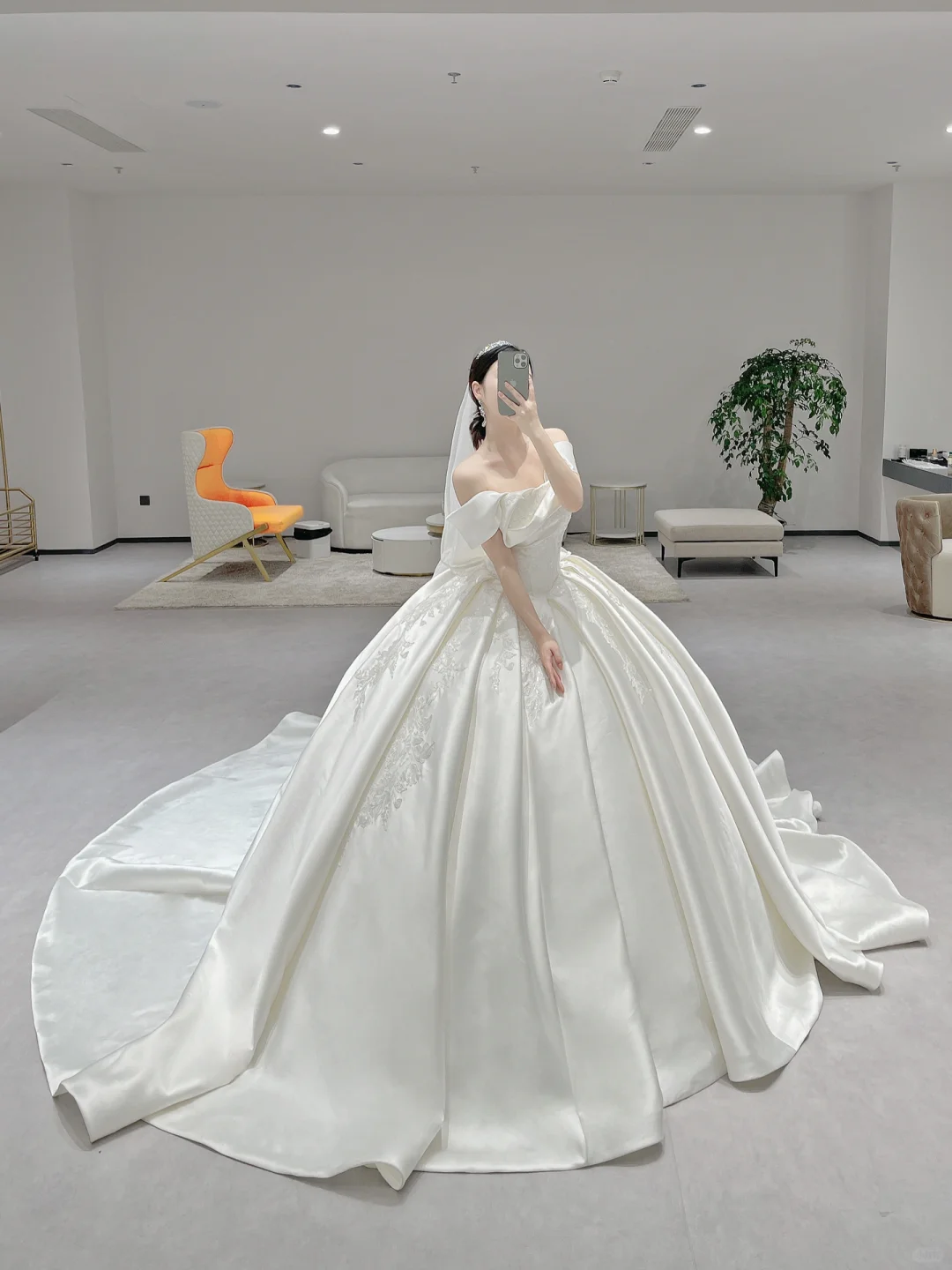 Classy Ball Gown Strapless Satin Pleated Applique With Veil Long Wedding Dresses