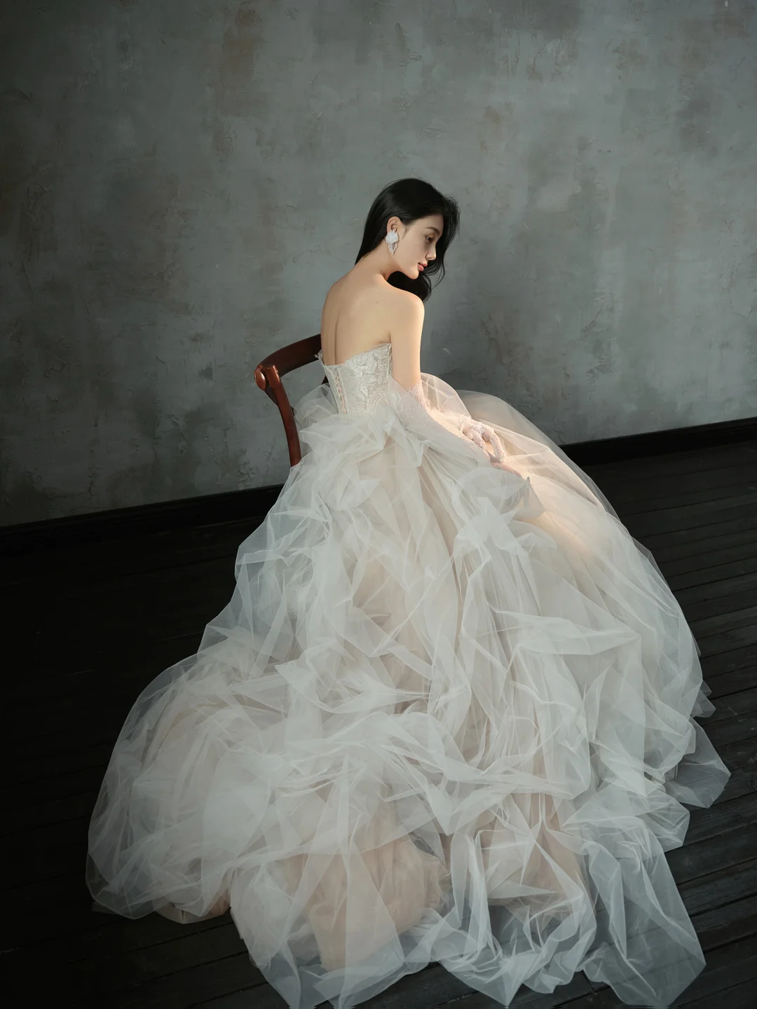 Vintage Ball Gown Strapless Tulle Lace With Gloves Long Wedding Dresses