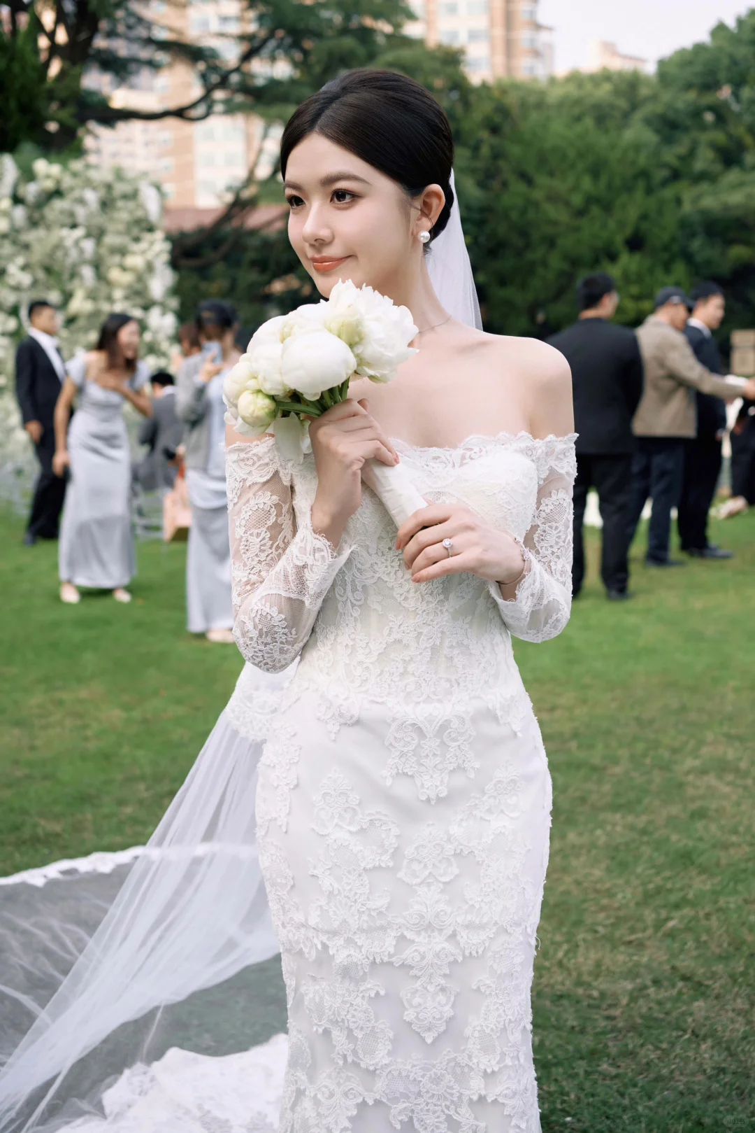 Vintage Mermaid Off The Shoulder White Tulle Lace Long Sleeves With Veil Long Wedding Dresses