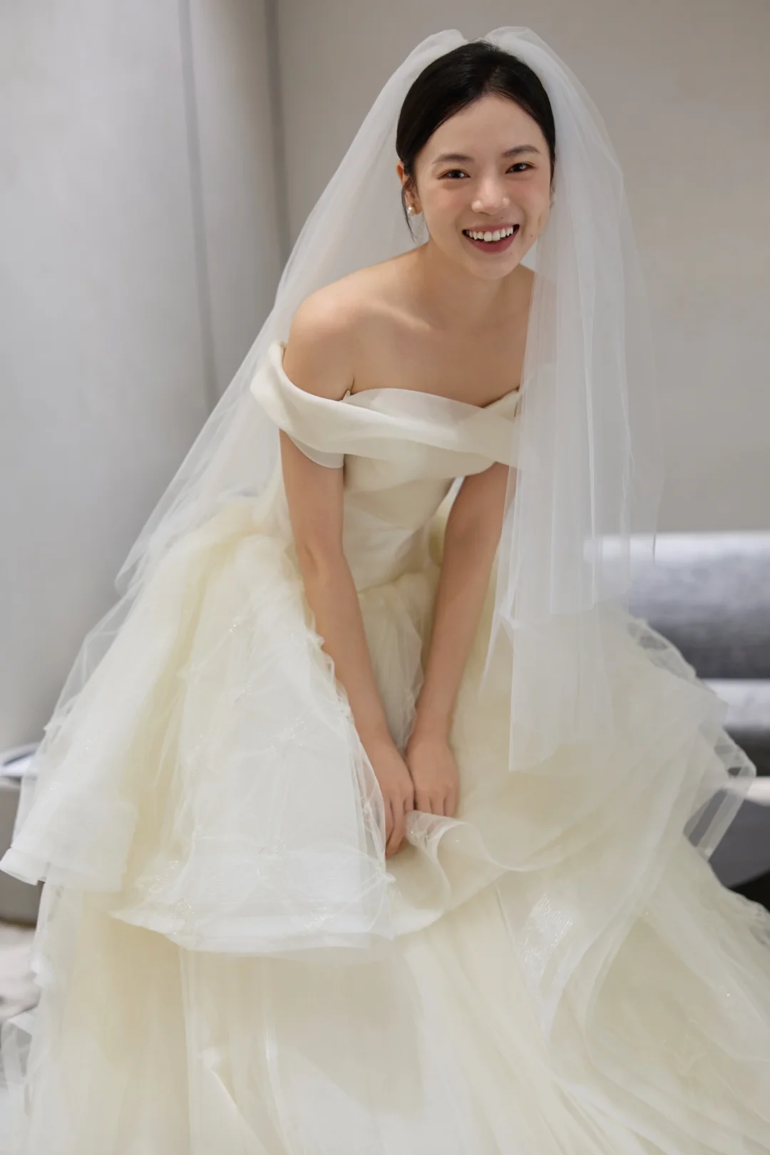 Pretty Ball Gown Off The Shoulder Tulle With Veil Long Wedding Dresses