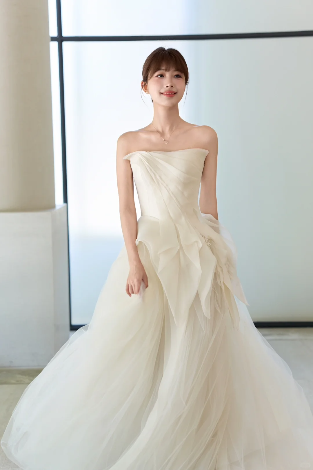 Elegant Ball Gown Strqpless Tulle With Veil Long Wedding Dresses