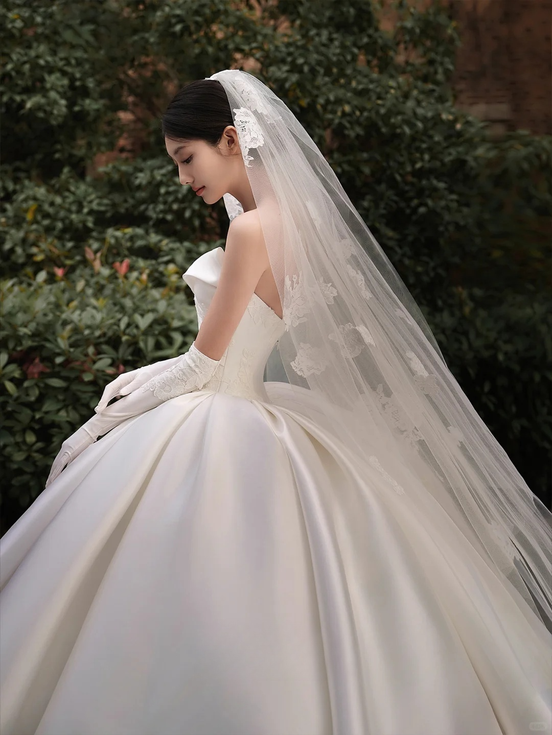 Timeless Ball Gown Strqpless Satin Applique With Veil Gloves Long Wedding Dresses