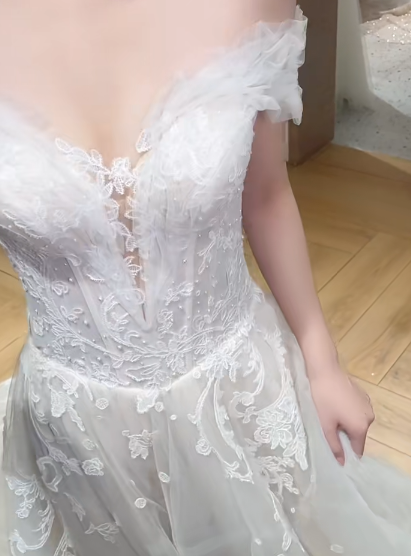 Dreamy A Line Off The Shoulder Tulle Applique Long Wedding Dresses