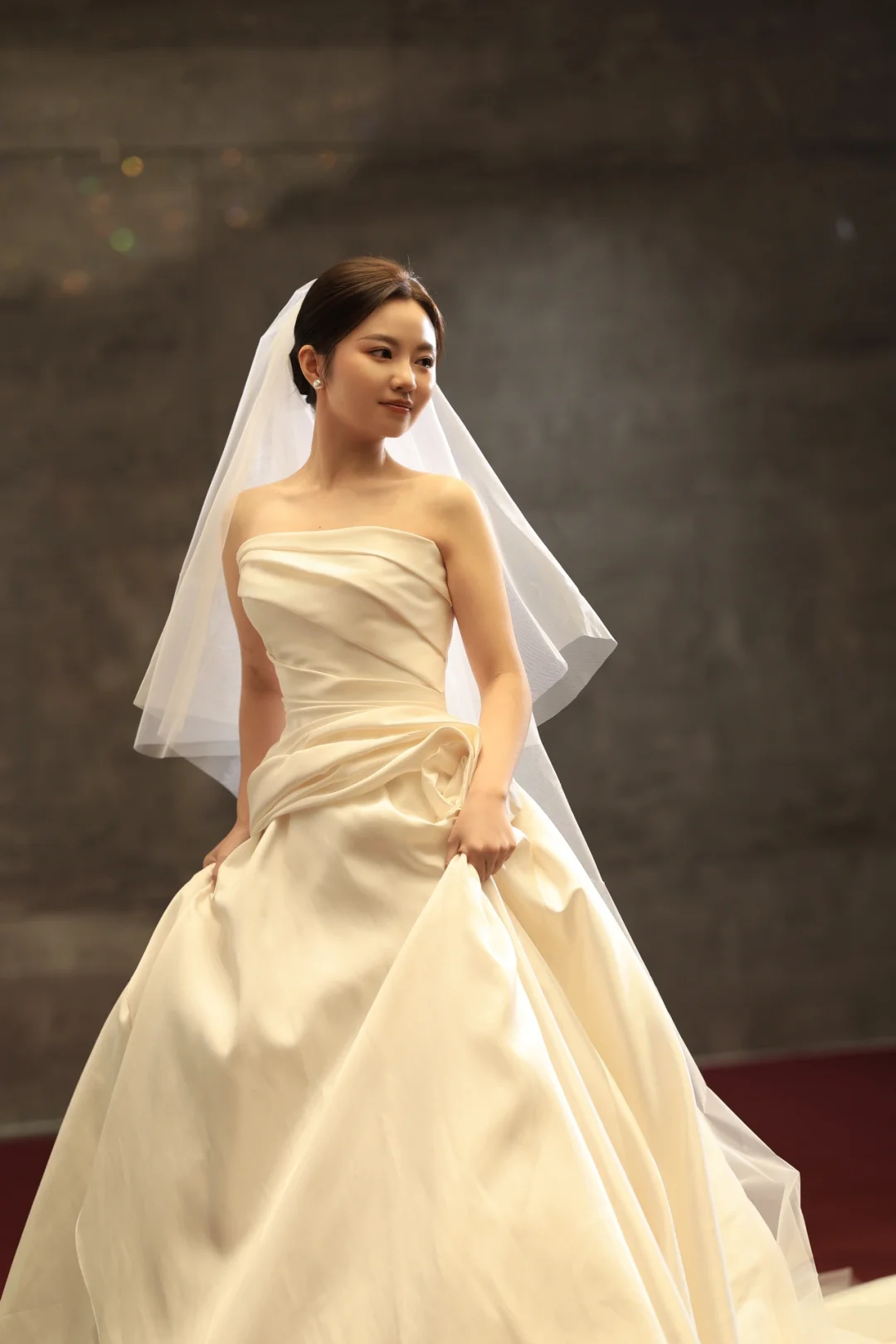 Elegant A Line Off The Shoulder Satin With Veil Long Wedding Dresses