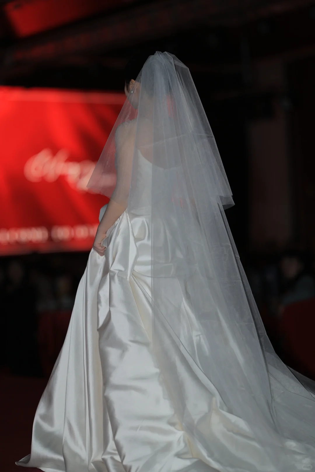 Elegant A Line Off The Shoulder Satin With Veil Long Wedding Dresses