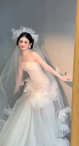 Unique Mermaid Strapless Tulle With Veil Gloves Long Wedding Dresses