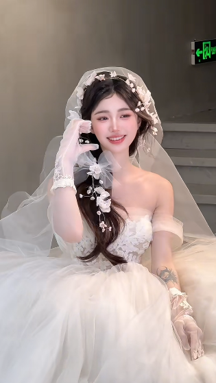 Sweet Ball Gown Off The Shoulder Tulle Applique With Veil Gloves Long Wedding Dresses