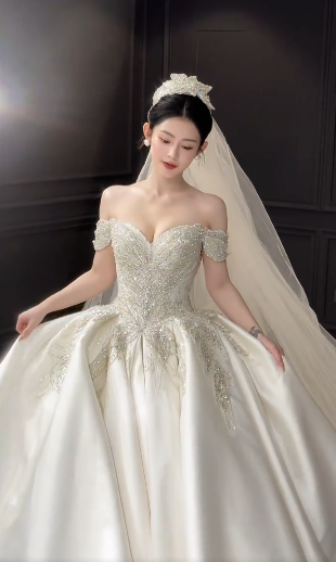Elegant Ball Gown Off The Shoulder Satin Beaded With Veil Long Wedding Dresses