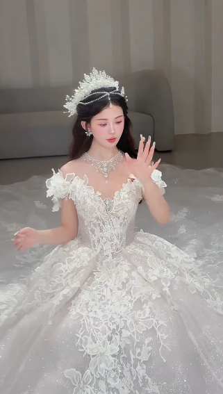 Pretty Ball Gown Off The Shoulder Tulle Lace Long Wedding Dresses