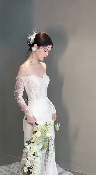 Elegant Mermaid Off The Shoulder Lace Long Sleeves Long Wedding Dresses