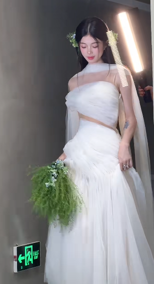 Chic Mermaid Strapless Chiffon Long Wedding Dresses