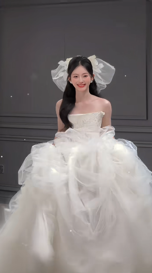 Elegant Ball Gown Strapless Tulle Long Wedding Dresses