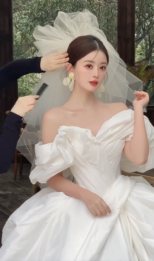Elegant Ball Gown Off The Shoulder Satin With Veil Long Wedding Dresses