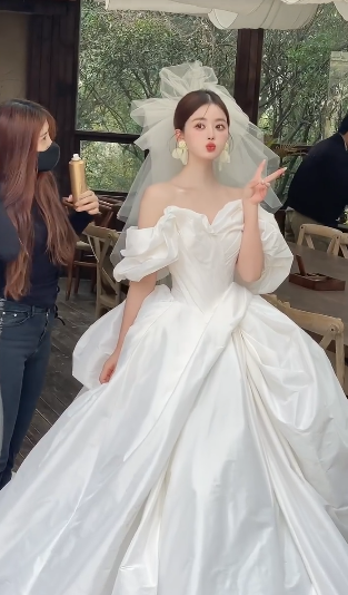 Elegant Ball Gown Off The Shoulder Satin With Veil Long Wedding Dresses