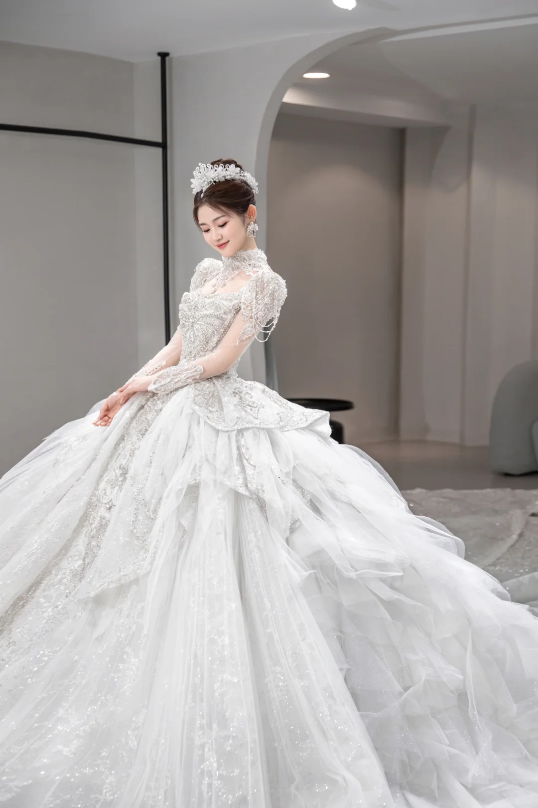 Gorgeous Ball Gown Tulle Sequin Long Sleeves Long Wedding Dresses