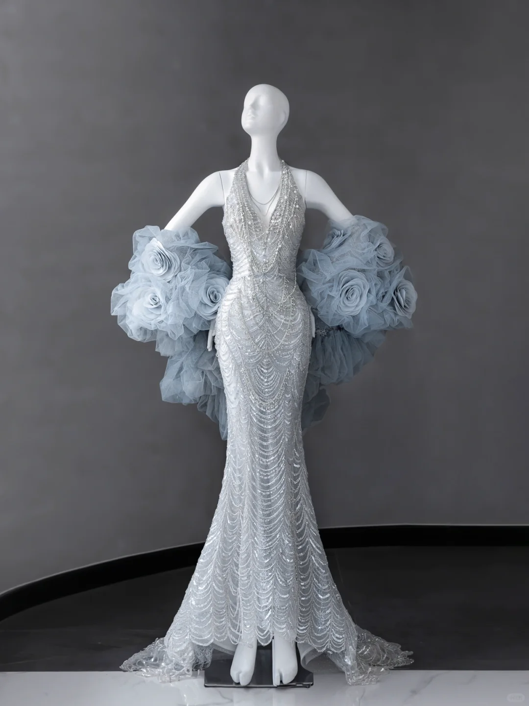 Luxurious Mermaid Halter V Neck Tulle Beaded With Cape Long Wedding Dresses
