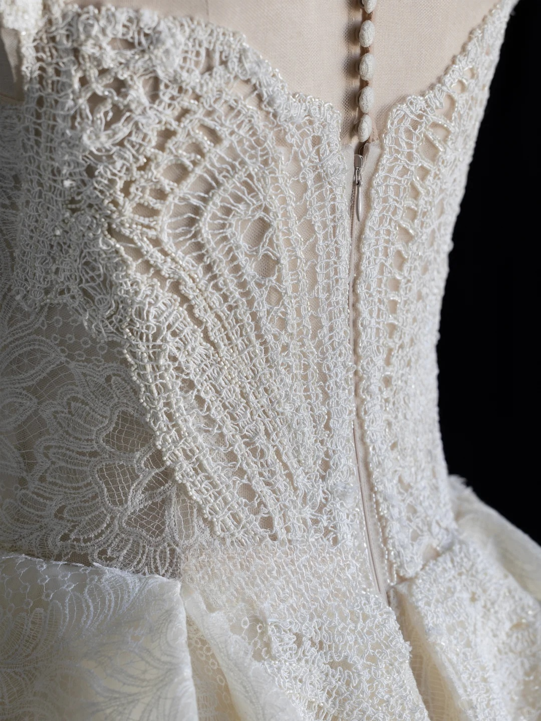 Chic A Line Halter Tulle Lace Long Wedding Dresses