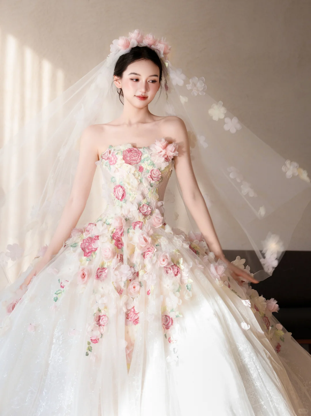 Dreamy Ball Gown Strapless Tulle Applique With Veil Long Wedding Dresses