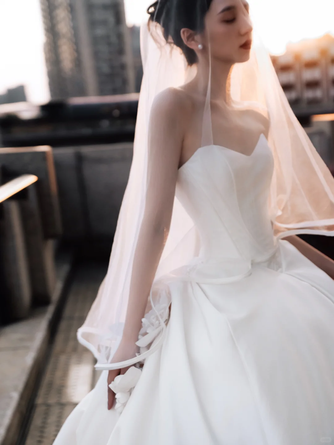 Simple Eelegant Ball Gown Strapless Satin With Veil Long Wedding Dresses