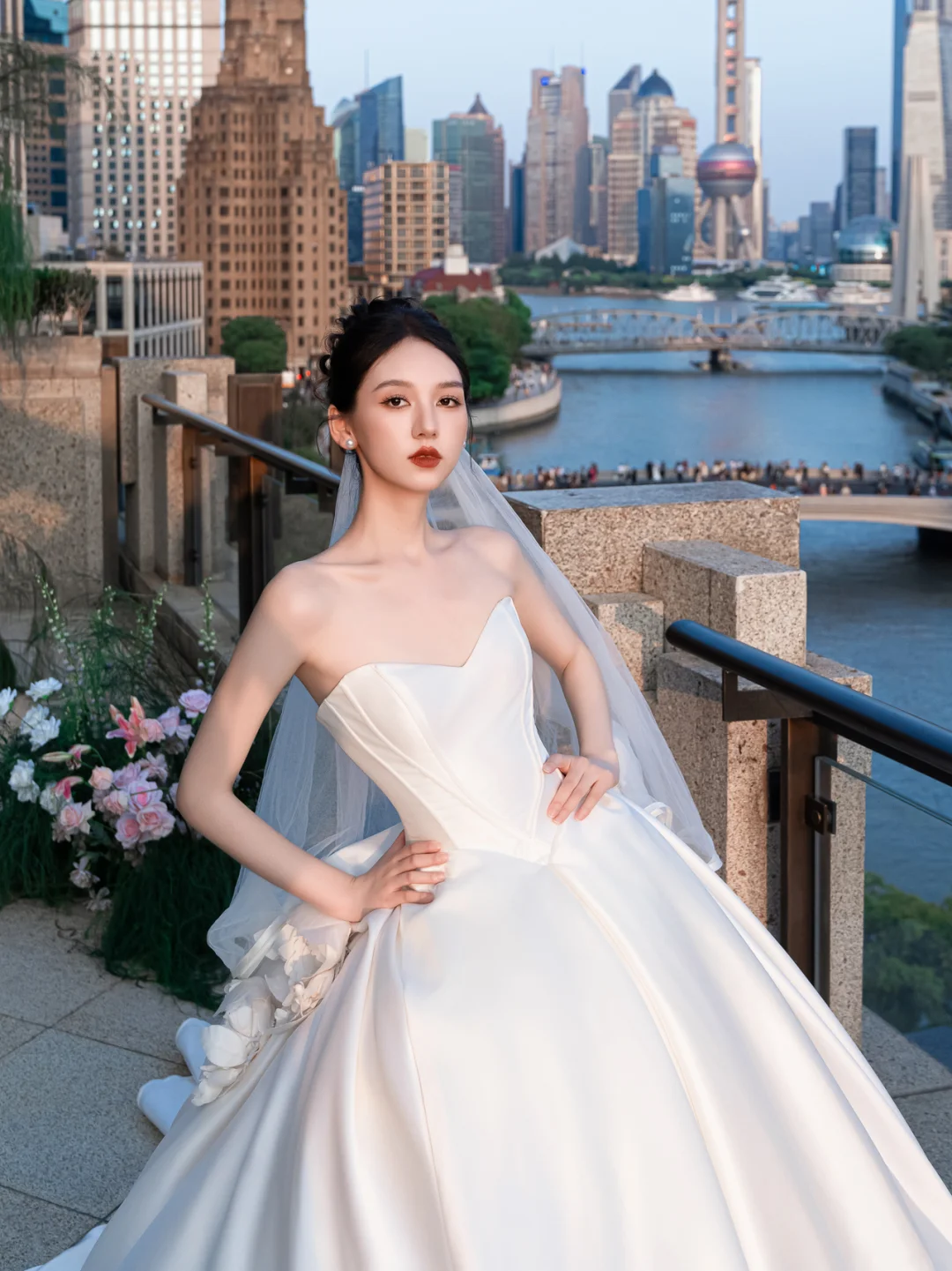 Simple Eelegant Ball Gown Strapless Satin With Veil Long Wedding Dresses