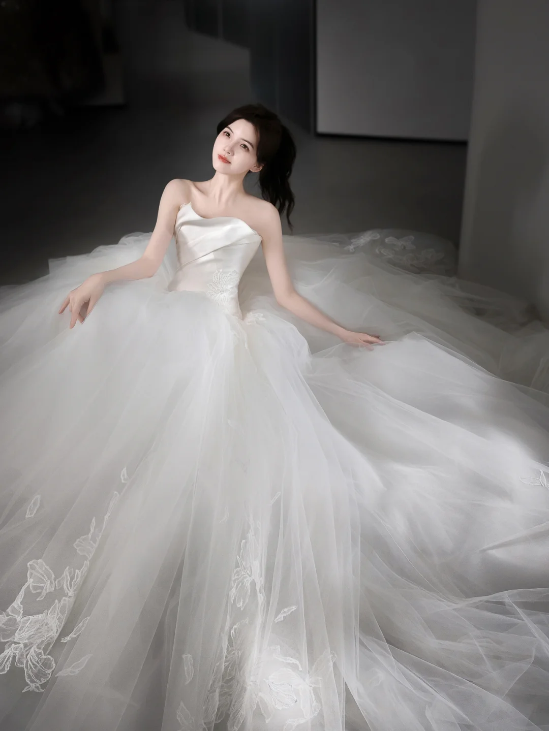 Elegant Ball Gown Strapless Satin Tulle With Veil Long Wedding Dresses