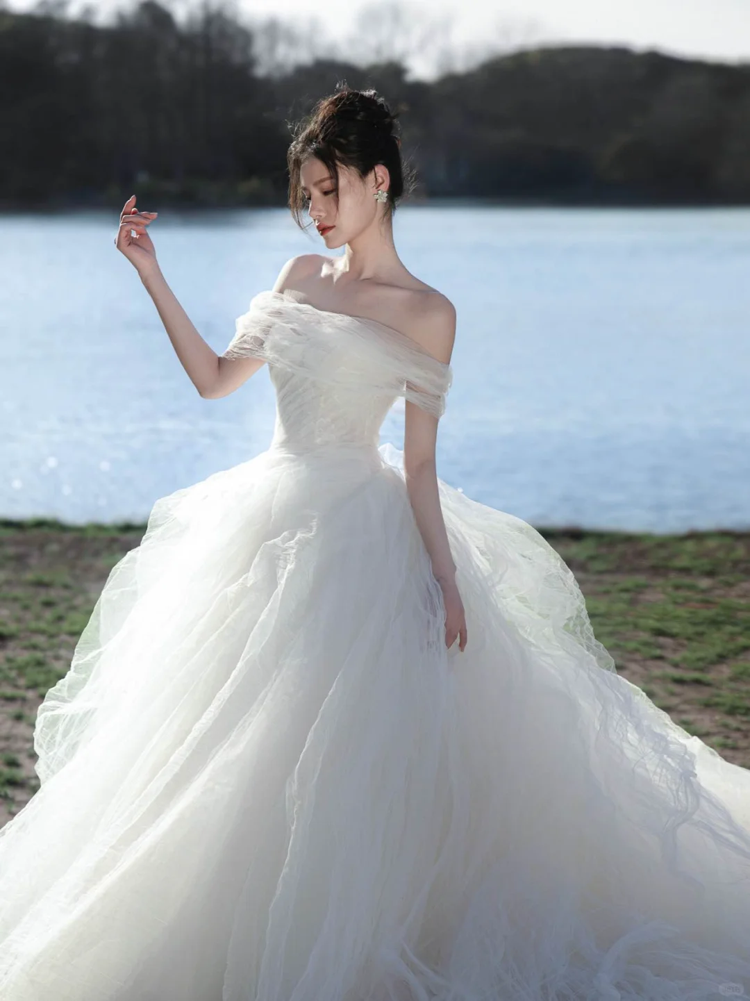 Elegant Ball Gown Off The Shoulder Tulle Long Wedding Dresses