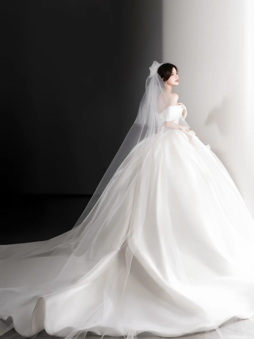 Elegant Ball Gown Off The Shoulder Satin Applique Long Wedding Dresses