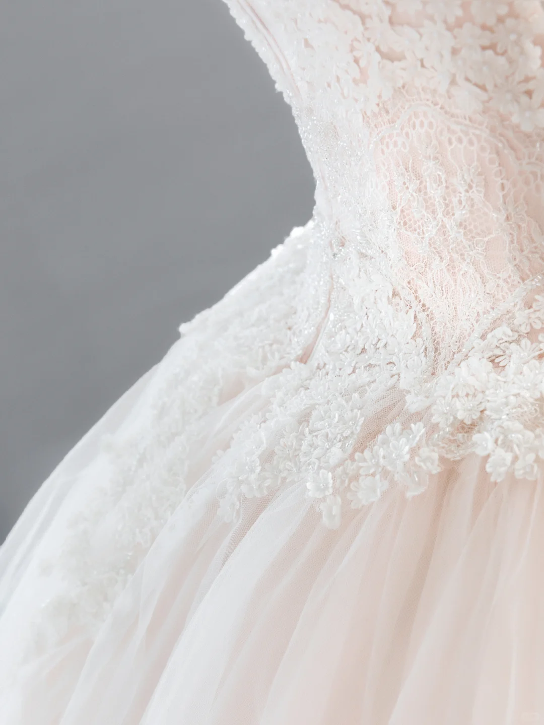 Elegant Ball Gown Strapless Tulle Lace Bow With Gloves Long Wedding Dresses
